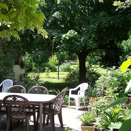 L'auberge De לינה וארוחת בוקר