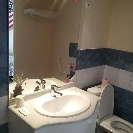 לינה וארוחת בוקר L'auberge De 3*